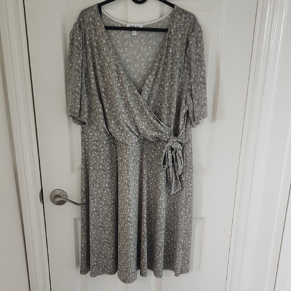 Gilli Dresses & Skirts - GILLI Floral Wrap Dress in Gray Sage Green 2X
